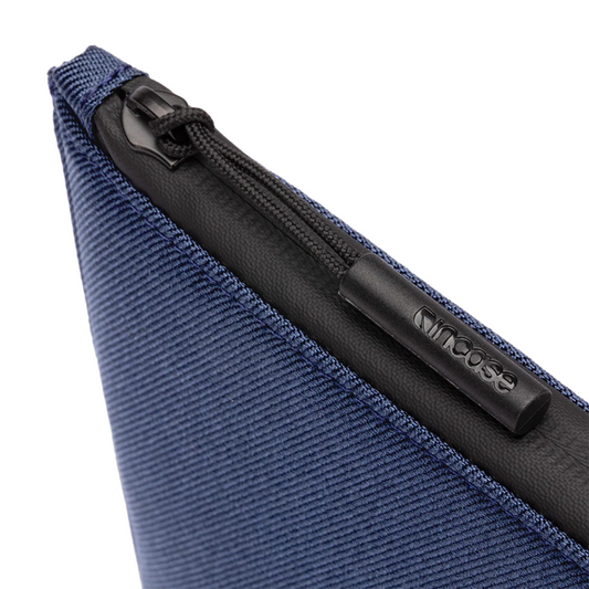 Funda INCASE Facet en sarga reciclada para MacBook Pro/Air 13" - Azul marino