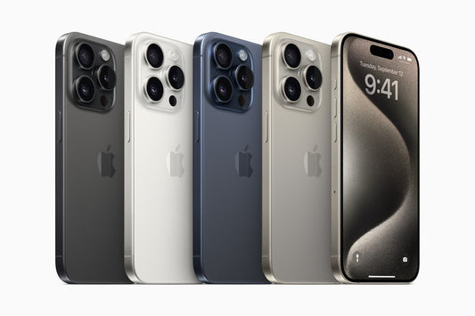 Modelos de iPhone 15 Pro y Pro-Max en distintos acabados