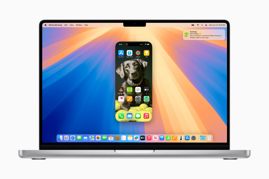 iPhone proyectándose en la pantalla de un Mac gracias a la opción de continuidad 