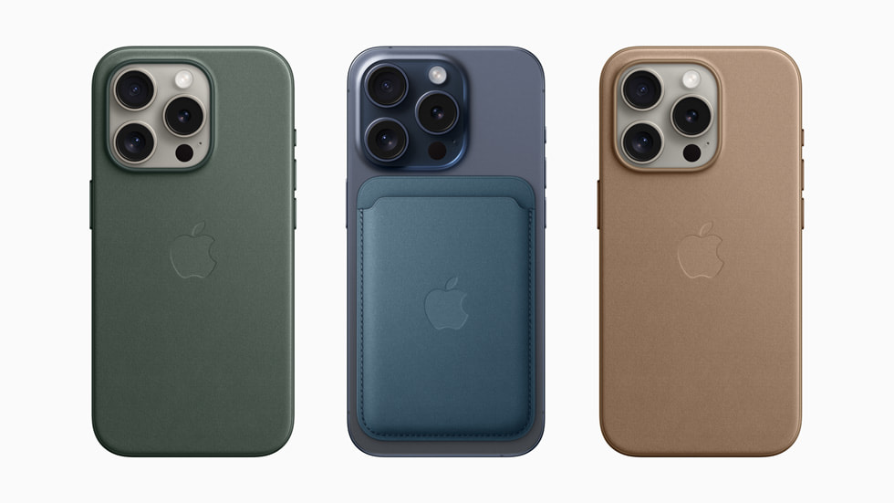 Tres iPhone 15 Pro con fundas de alta calidad con MagSafe en colores negro, azul pacífico y marron topo 