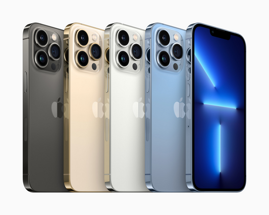 Modelos de iPhone 13 Pro y iPhone 13 Pro Max en diferentes colores