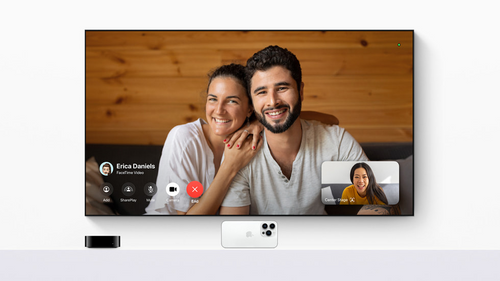 Amigos se comunican a través de FaceTime utilizando Apple TV