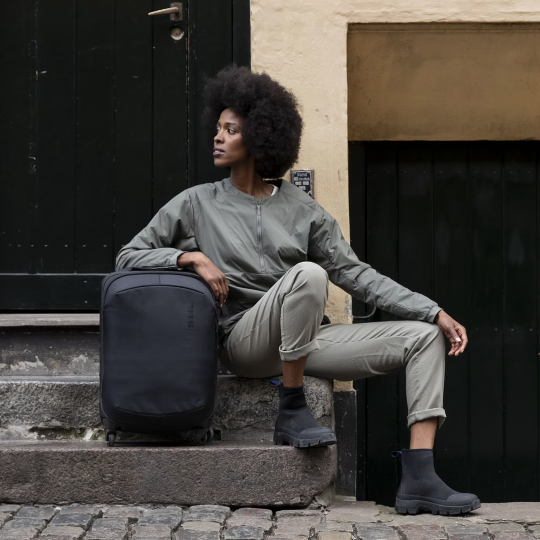 MALETA THULE SUBTERRA 2 CARRY ON SPINNER 35L GRIS OSCURO