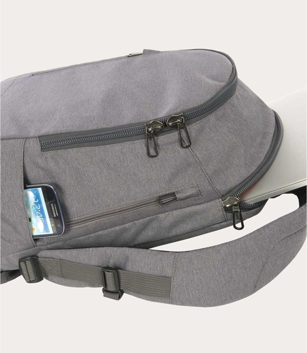 Mochila TUCANO MAGNUM Con Compartimientos y Bolsillo Para Tablet de hasta 15¨ -Gris