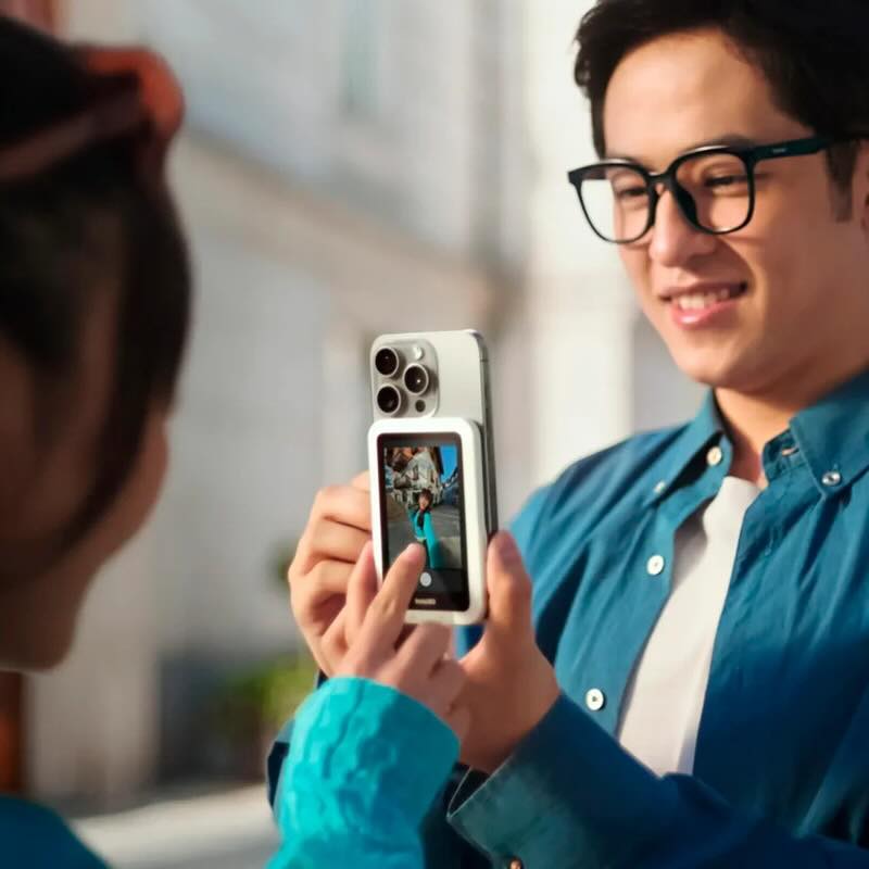 PANTALLA INSTA360 SNAP MAGSAFE SELFIE CON LUZ
