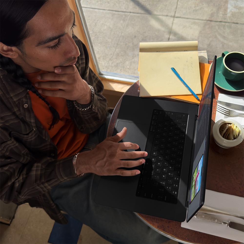 MacBook Pro de 16 pulgadas Chip M3 Pro de Apple con CPU de 12 núcleos y GPU de 18 núcleos