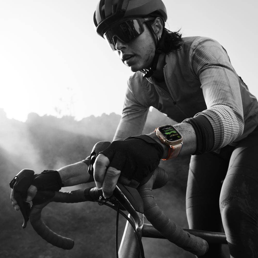 Apple Watch Ultra 2 GPS + Cellular • Caja de titanio de 49 mm • Correa Trail naranja/beige - S/M