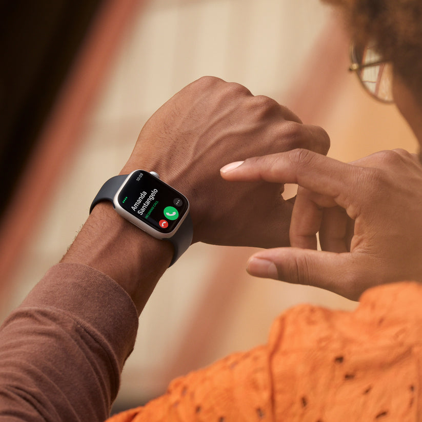 Apple Watch Series 8 revisa mensajes con unos pocos toques en www.mac-center.com